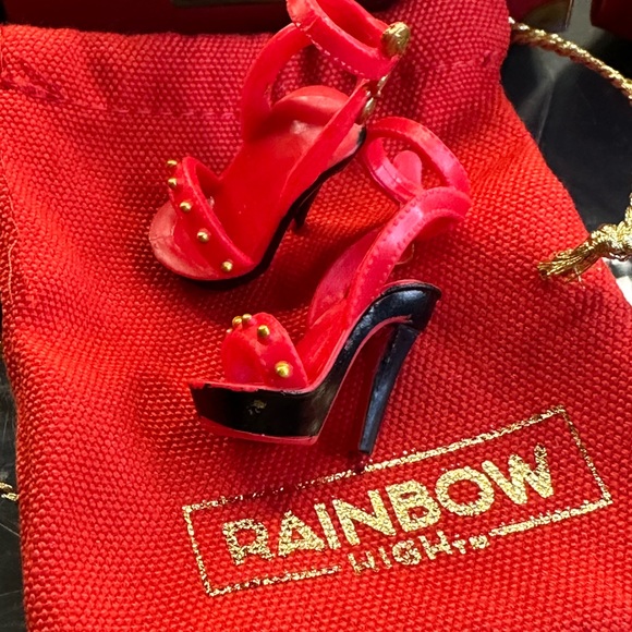 Rainbow High Mini Accessories Studio RED Crystal High Heels 👠 STRAP NEW - Picture 2 of 8
